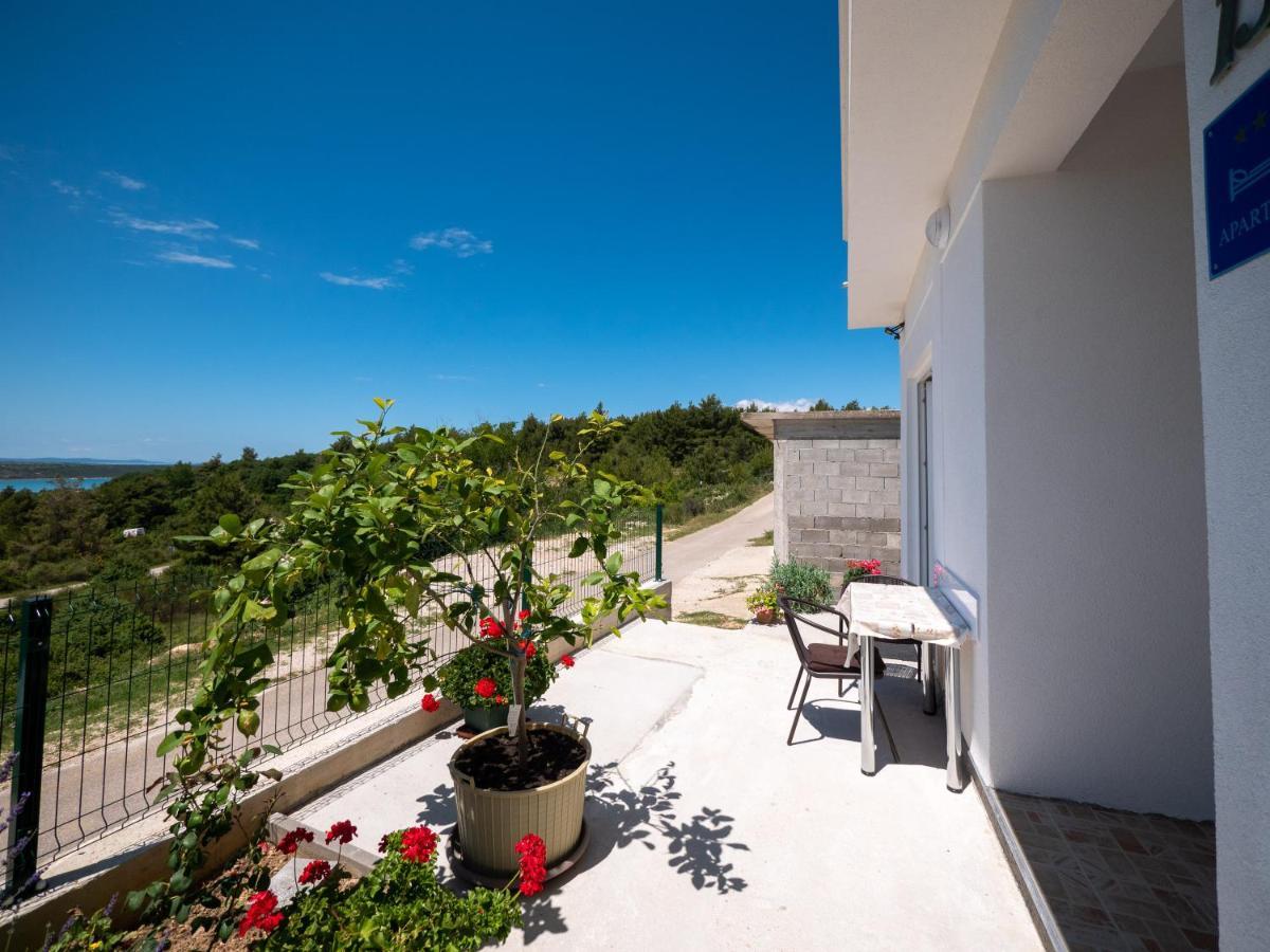 Apartments Tri Mora Ražanac 外观 照片