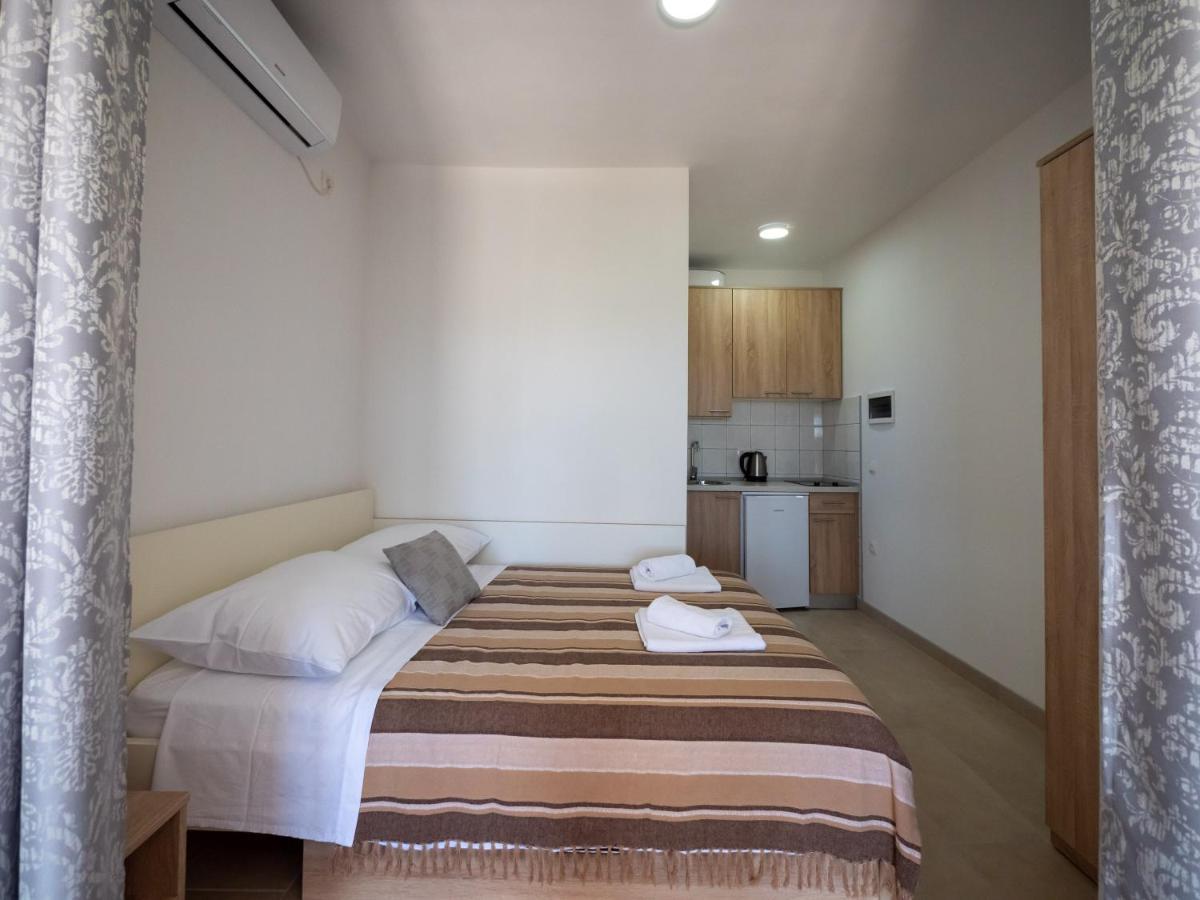 Apartments Tri Mora Ražanac 外观 照片