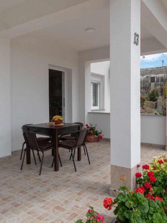 Apartments Tri Mora Ražanac 外观 照片