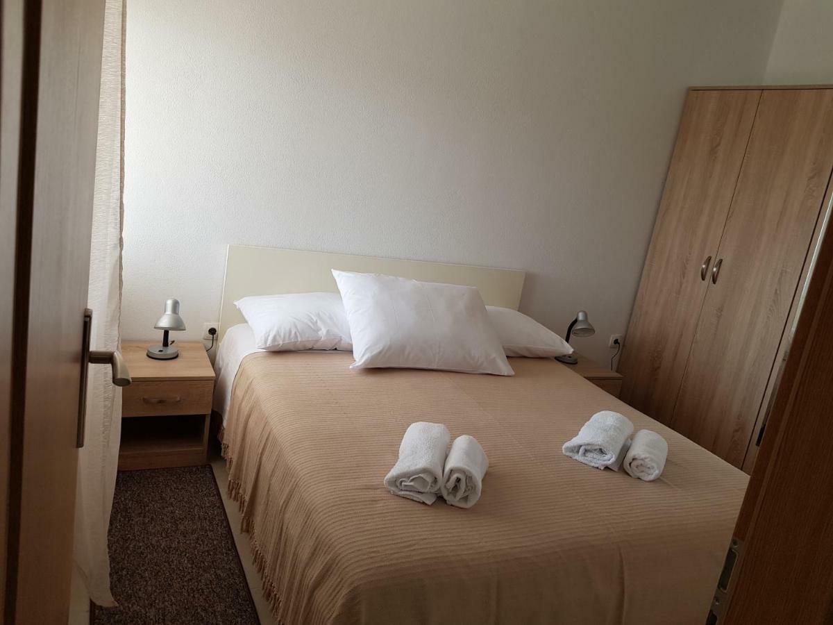 Apartments Tri Mora Ražanac 外观 照片