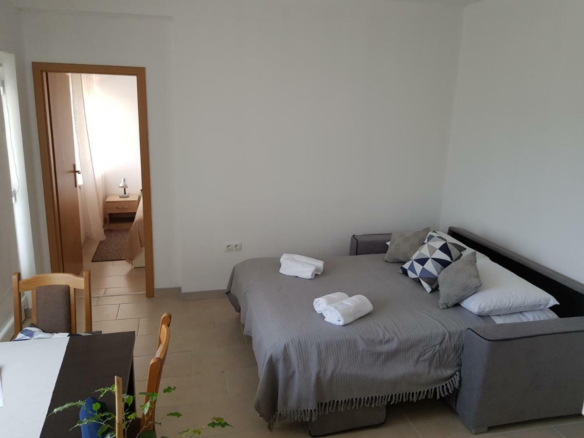 Apartments Tri Mora Ražanac 外观 照片